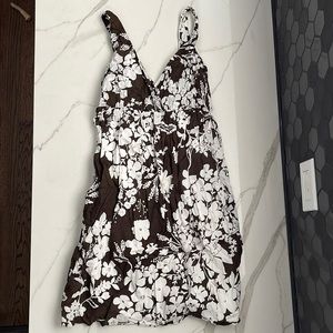 Old Navy summer dress. Chocolate brown & white flowers. Size medium.
